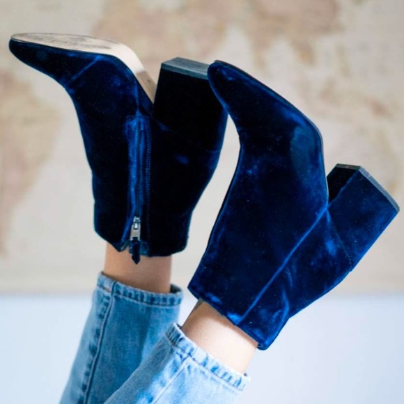 🆕NWT rare Sam Edelman Navy Velvet Heeled Booties - Picture 9 of 9